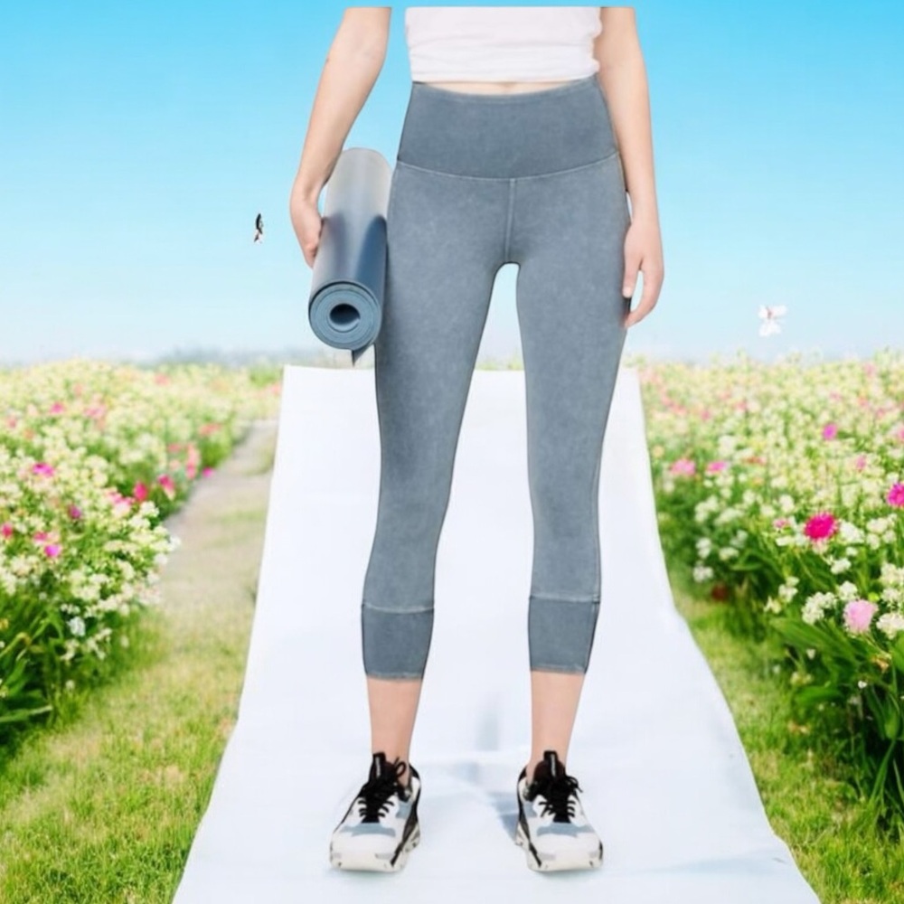 Lululemon Wunder Under Crop 23" Ribbed in Washed Moon Blue Sz 2